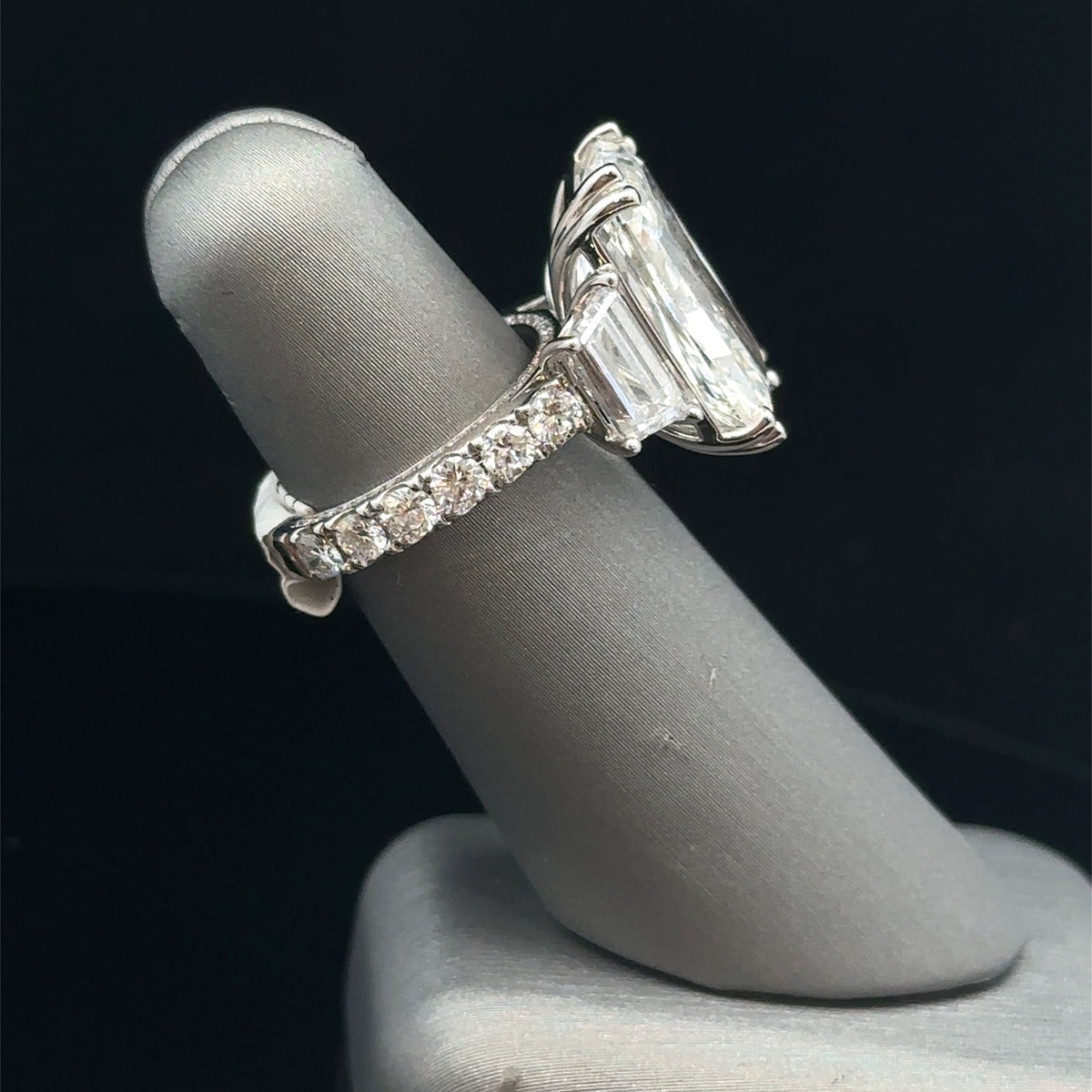 18k White Gold Radiant Cut Ring